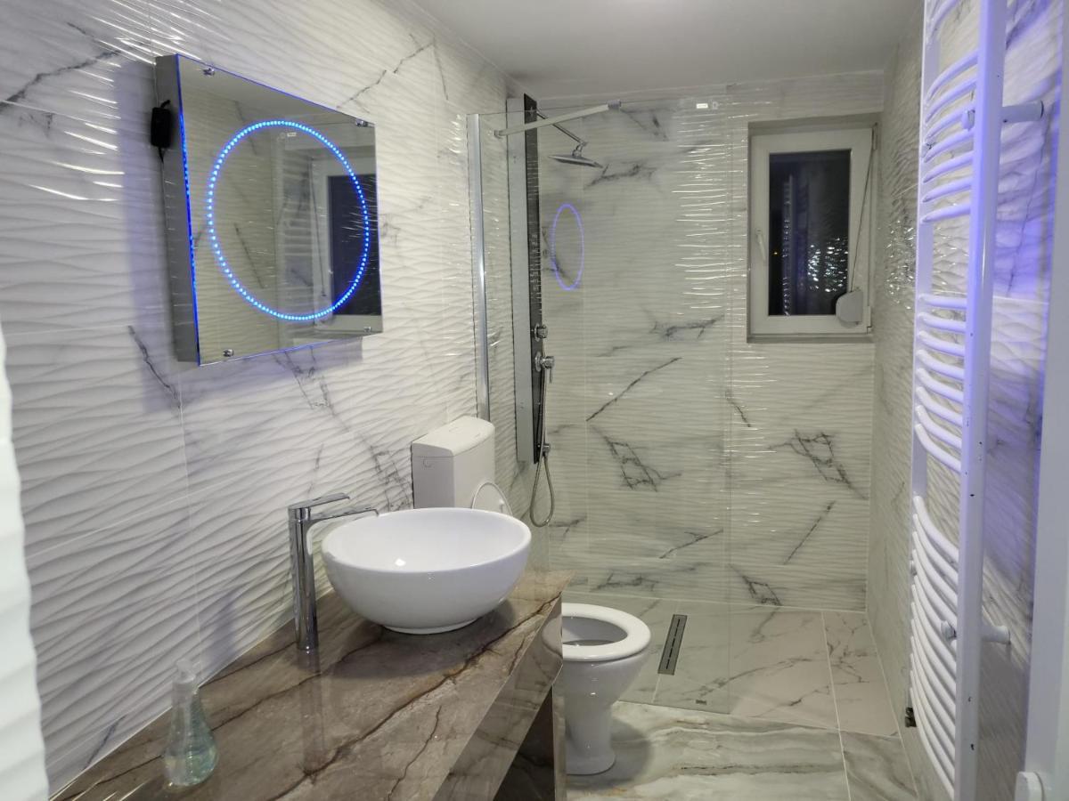 Vila Ana Cu Terasa Gratar Si Jacuzzi Villa Satu Mare Exterior photo