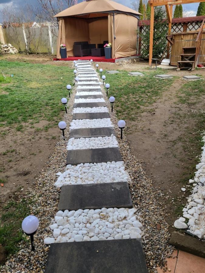 Vila Ana Cu Terasa Gratar Si Jacuzzi Villa Satu Mare Exterior photo